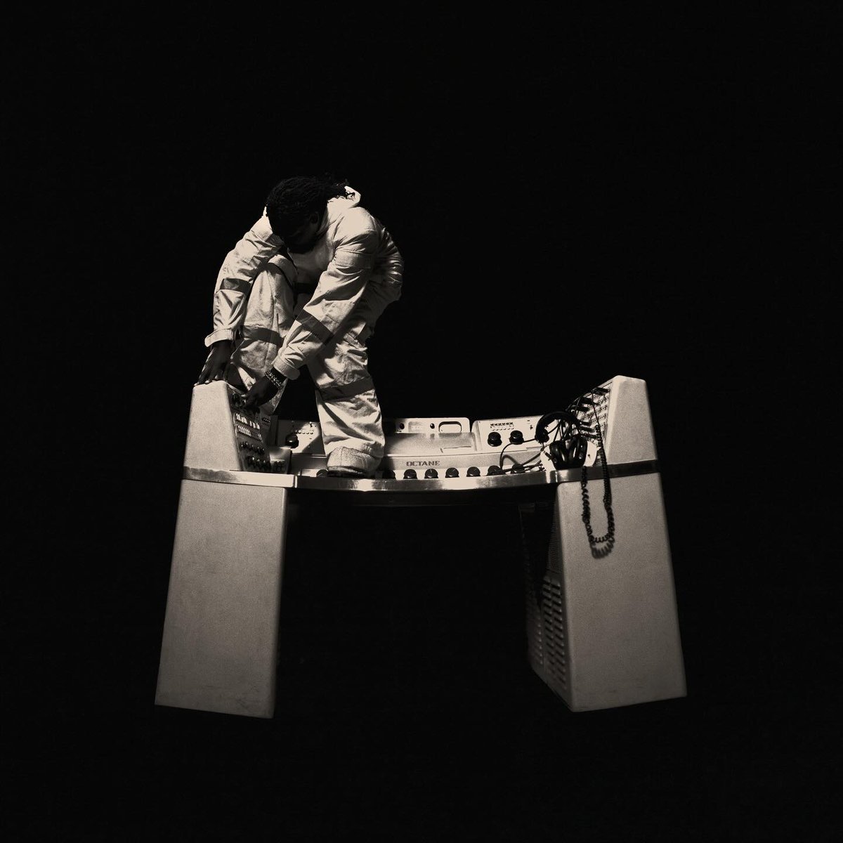 Kurrco's tweet image. Don Toliver’s ‘OCTANE’ is set to debut at #1 on the Billboard 200 with 157K first-week units 🏆

▫️ Don's first #1 album
▫️ Biggest debut of 2026 so far