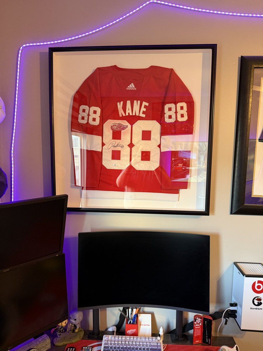 First red wings jersey. #LGRW