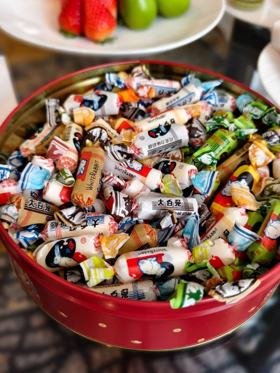 _432005088625's tweet image. "When your team’s ‘quick 5-min sync’ turns into a 30-min snack-sharing + meme deep dive… Oops!  #WorkHumans #OfficeVibes"