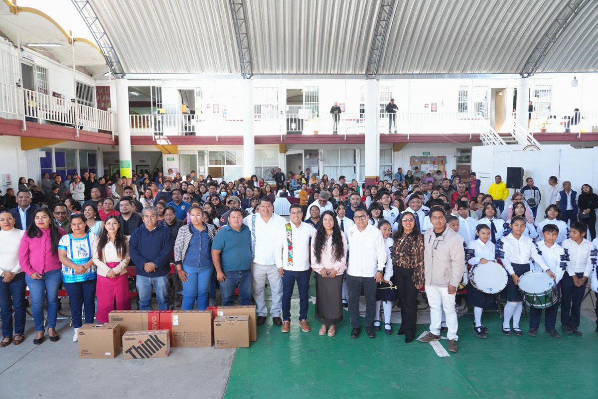PeriodistasOax's tweet image. #Xoxo
👊🏻 🖥️ Fortalece Ayuntamiento de Santa Cruz Xoxocotlán equipamiento tecnológico en escuelas de nivel básico #Oaxaca @Gob_Xoxocotlan @Nancy_Benitez_ 

👉🏻periodistasoaxaca.com/2026/02/06/for…
