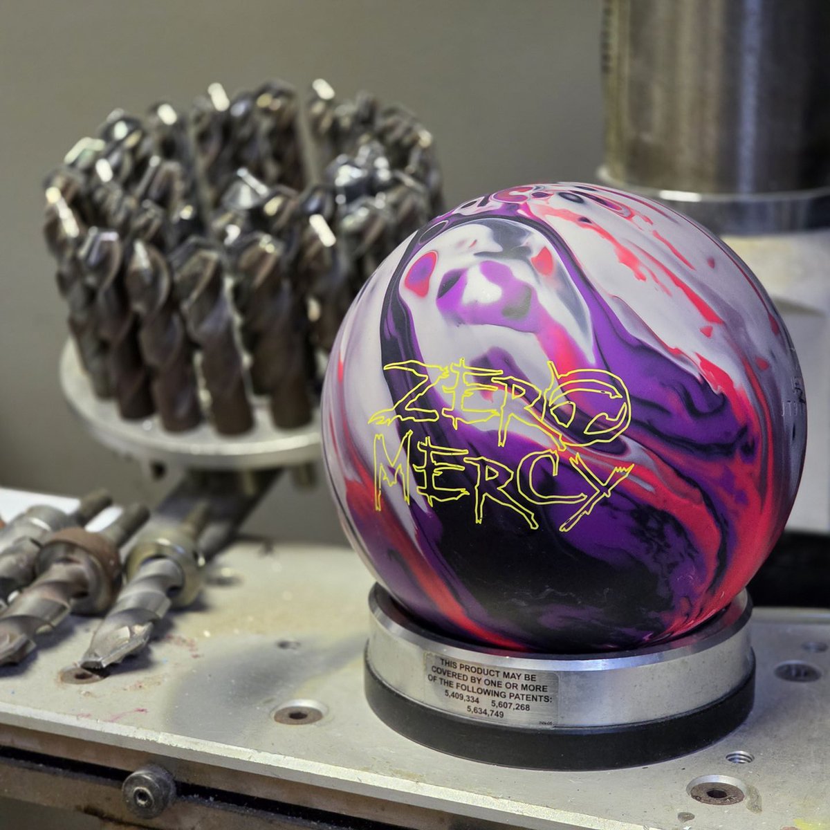 HammerBowling's tweet photo. When it comes to ALL-OUT hook, this is the ball that tops them all.
#HammerBowling #ZeroMercySolid
#SuperOffset #HK22C2 #NothingHitsLikeAHammer 🔨 https://t.co/xI21pNUyVC