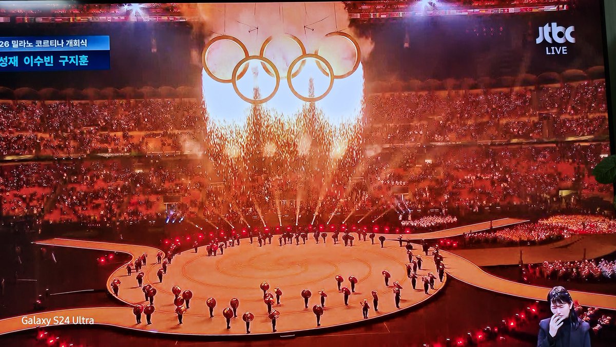 동계올림픽(Winter Olympic Games)이란,

동계올림픽은 눈과 얼음 위에서 펼쳐지는 겨울 스포츠 종목을 중심으로 국제올림픽위원회 (IOC)가 4년마다 주관하는 세계적인 종합 스포츠 축제입니다.
2026년 동계올림픽은 이탈리아 밀라노·코르티나에서 막을 올렸습니다. 한국선수단 화이팅