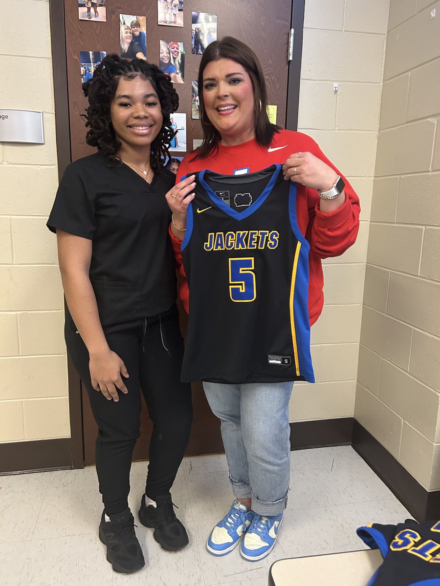 St. Martin Lady Yellow Jackets 🏀 tweet media