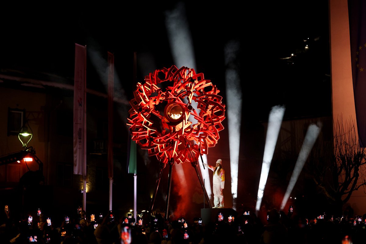 IT'S TIME 🔥

SOFIA GOGGIA LIGHTS THE CAULDRON!

<a href="/goggiasofia/">iamsofiagoggia ⛷️</a> ignites the Olympic Cauldron in Cortina!!

#MilanoCortina2026 #OpeningCeremony #Olympics