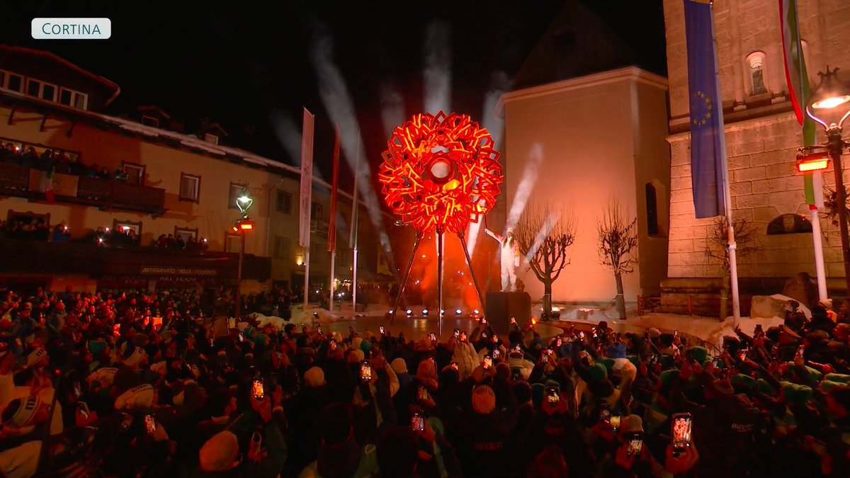 JogosOlimpicos's tweet photo. História feita 🙌

Pela primeira vez, duas piras Olímpicas são acesas simultaneamente, unindo a cidade e as montanhas e dando início a #MilanoCortina2026 🔥

#JogosOlimpicos https://t.co/VRbhjREmto