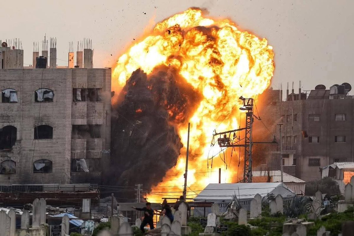 صور من استهداف اليوم في حي الزيتون جنوب شرق مدينة غزة