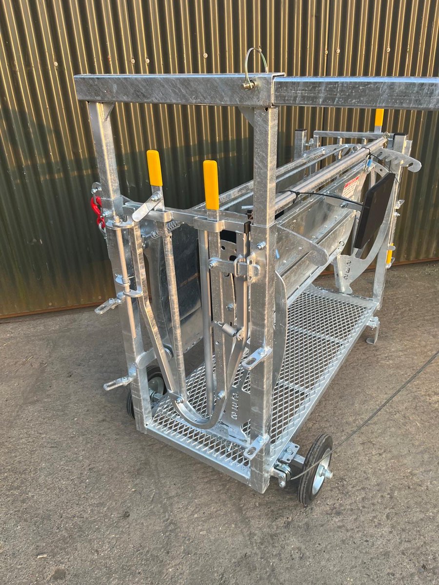 SESequipmentltd's tweet photo. Rollovercrate it’s also a clamp for dosing.

#Sheep #sheephandlingequipment #sheepfarming #sheepeze #sesequipmentltd https://t.co/lm3tXOz5HC