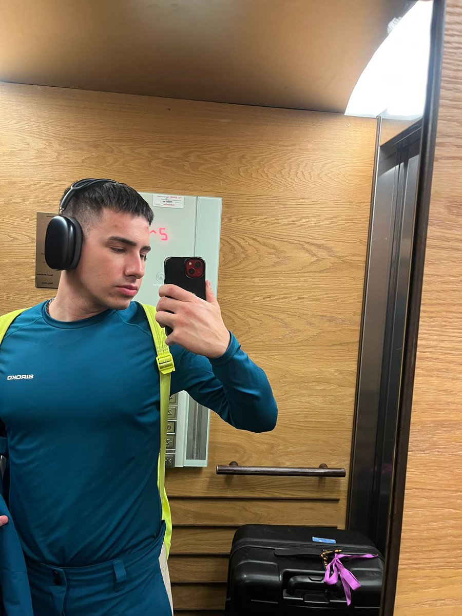 📱: 𝐦𝐢 𝐚𝐦𝐨𝐫. 🌟

💬 : hoy no te he visto nada >:(
💬 : tocaba entreno largo en el gym
💬 : pero ya estoy yendo a casa 😄
💬 : te veo ahora?????
💬 : te amo

[ 📷 ]

<a href="/healingsorcery/">𝓚𝐈𝐀𝐍 —pm.</a>