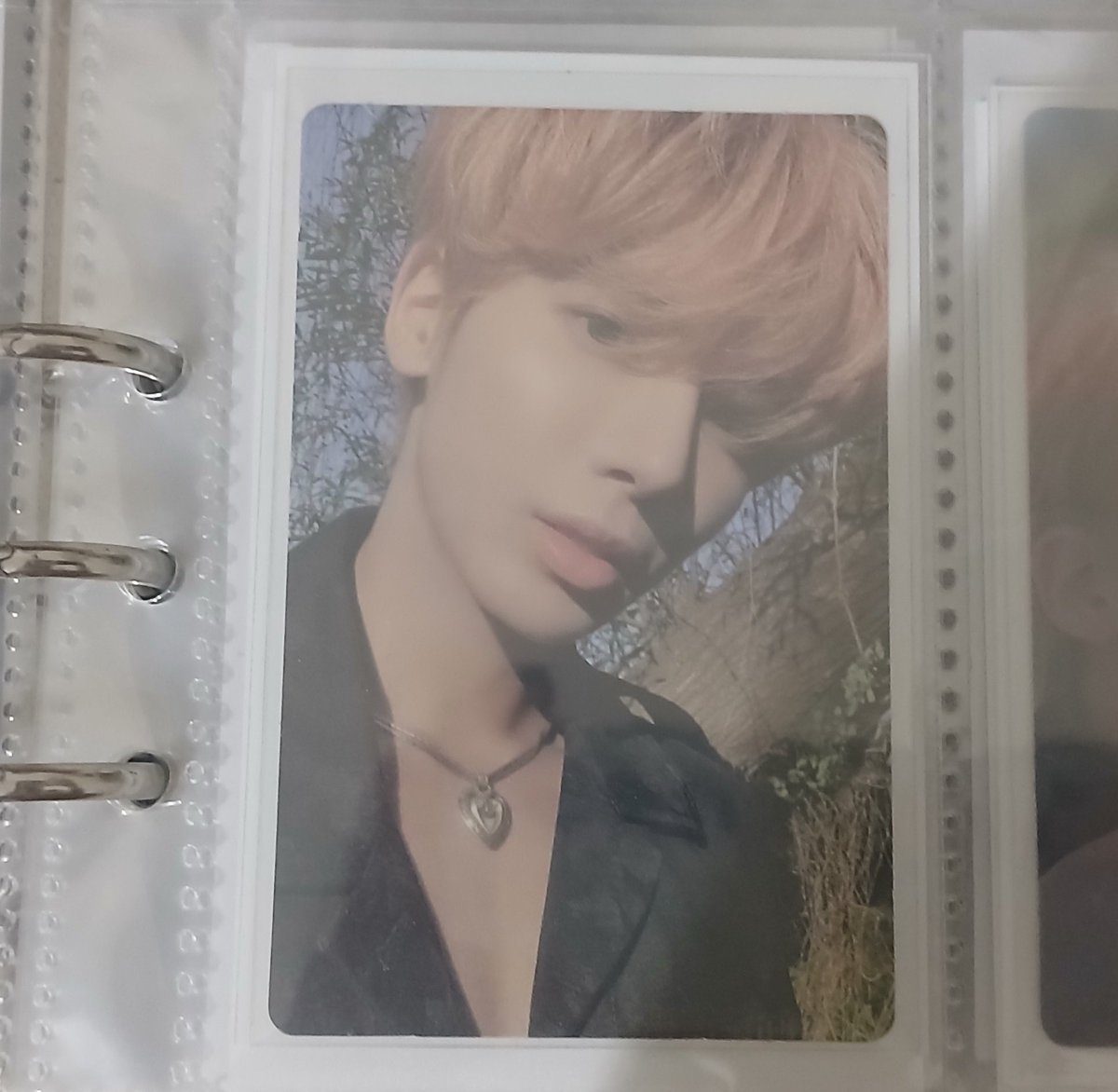 PhotocardsTyun's tweet photo. Happy Mail! ☆
Feedback positivíssimo pra @chuakabum que me vendeu minha maior prio de forma muito bem embalada, tudo certinho, me atualizou e foi um doce durante o processo! Muito obrigada ☺️
De quebra, ganhei um livro do BTS, amei!!!! https://t.co/X5j4vL8AZQ