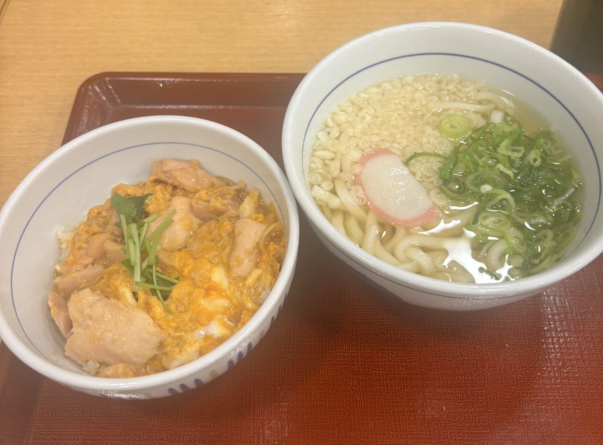 なか卯のおうどんと
親子丼ってなんで
こんな美味しいんですかね🥺
すごく身に染み渡るというか!!
今日は雪予報の地域も
あるみたいです！⛄️
寒さ対策しっかりして
過ごしましょう😌