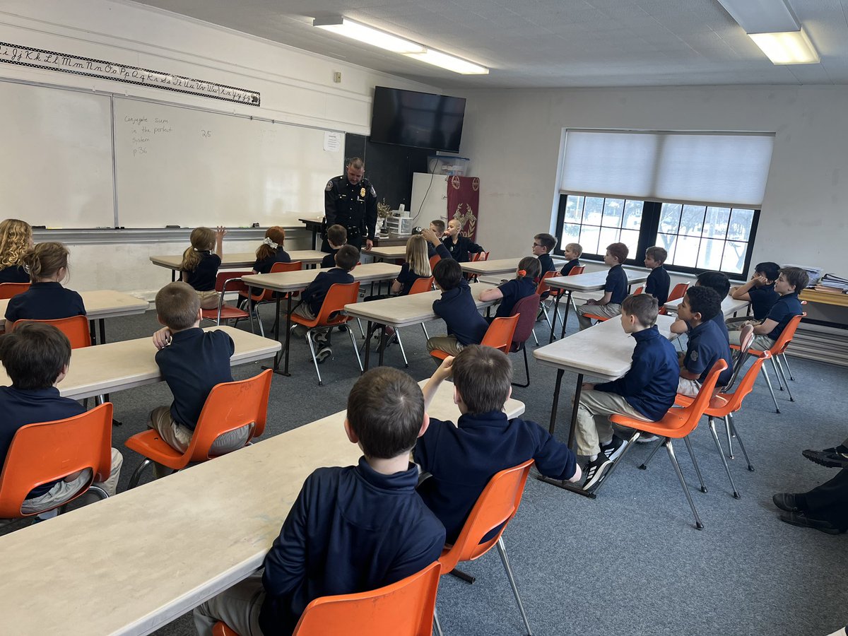 IMPD_Downtown's tweet photo. Thank you to the students, teachers, and staff of Lumen Christi Catholic School for the warm welcome to Cmdr Foley and Capt Leary. From student-led tours and classroom reading to thoughtful questions, handwritten cards, and prayers for our officers—an incredibly meaningful visit. https://t.co/65TbmnUG1z