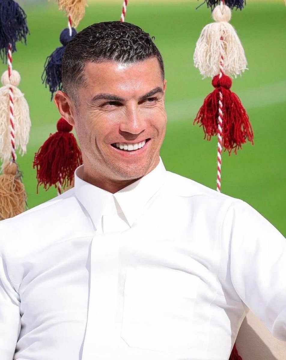 SaudiNews50's tweet image. رونالدو لم يكن مجرد لاعب في السعودية،بل صورة صادقة لها أمام العالم:
-أنا برتغالي..لكني أنتمي للسعودية
-الجميع عرف أنني على حق عندما ذهبت للسعودية
-السعوديون يمتلكون شغف جنوني
-أنا مؤمن بالسعودية وأحبها
-اعتبر نفسي سعوديا وأحب تواجدي فيها 
-السعودية لها مكانه خاصة جداً بالنسبة لي