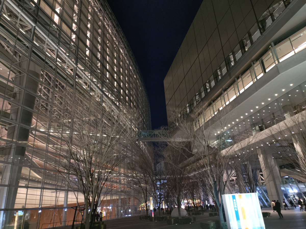 昨日、新海誠作品フィルムコンサートに行ってきました。
君の名は。オケコン以来約8年ぶりの東京国際フォーラム。
雪が心配で最初は応募するのも迷ったけど、本当に本当に行けてよかった。
まだまだ余韻中。
#新海誠作品フィルムコンサート