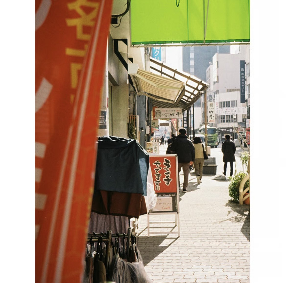 DearPru43803316's tweet photo. 分解整備→試し撮り済みのOLYMPUS PEN EE-2もSTORESにラインナップ! プロフィール→STORES→New Itemからご覧ください #雑貨 #ブロカント #フランス雑貨 #フィルムカメラ #filmphotography #オールドカメラ #カメラ女子 #Olympus #オリンパス #pen #ee2 #ハーフサイズカメラ https://t.co/HuL5TjQlMZ