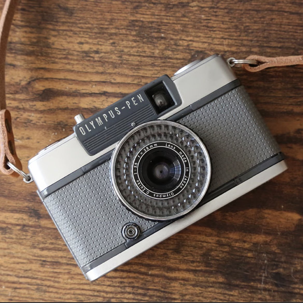 DearPru43803316's tweet photo. 分解整備→試し撮り済みのOLYMPUS PEN EE-2もSTORESにラインナップ! プロフィール→STORES→New Itemからご覧ください #雑貨 #ブロカント #フランス雑貨 #フィルムカメラ #filmphotography #オールドカメラ #カメラ女子 #Olympus #オリンパス #pen #ee2 #ハーフサイズカメラ https://t.co/HuL5TjQlMZ