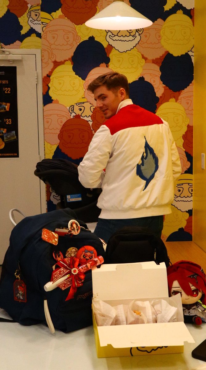 pig_tbh's tweet image. Ran into Holofans at Beard Papas and we got some pictures! Pictures by @XullifyAndy #BFKingdom #BloodflameAttire #beardpapas