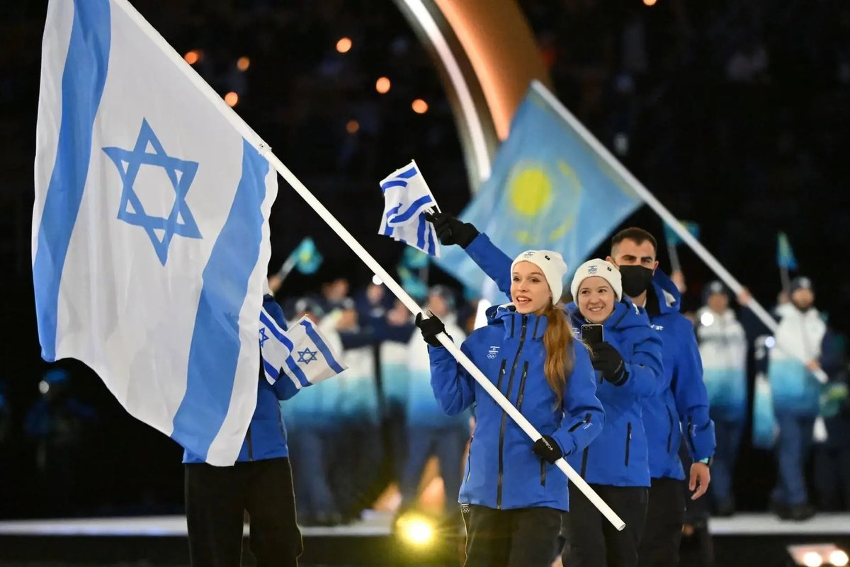 Der Olympische Geist versagte bei Israels Einzug, 
Pfiffe empfingen Sportler eines Landes welches 
ein Massaker sondergleichen erlebte und obendrein
Verdrehungen und Lügen erdulden muss.
Da waren die Reden danach vom Frieden und 
Miteinander eher nur schmerzhaft zu ertragen.