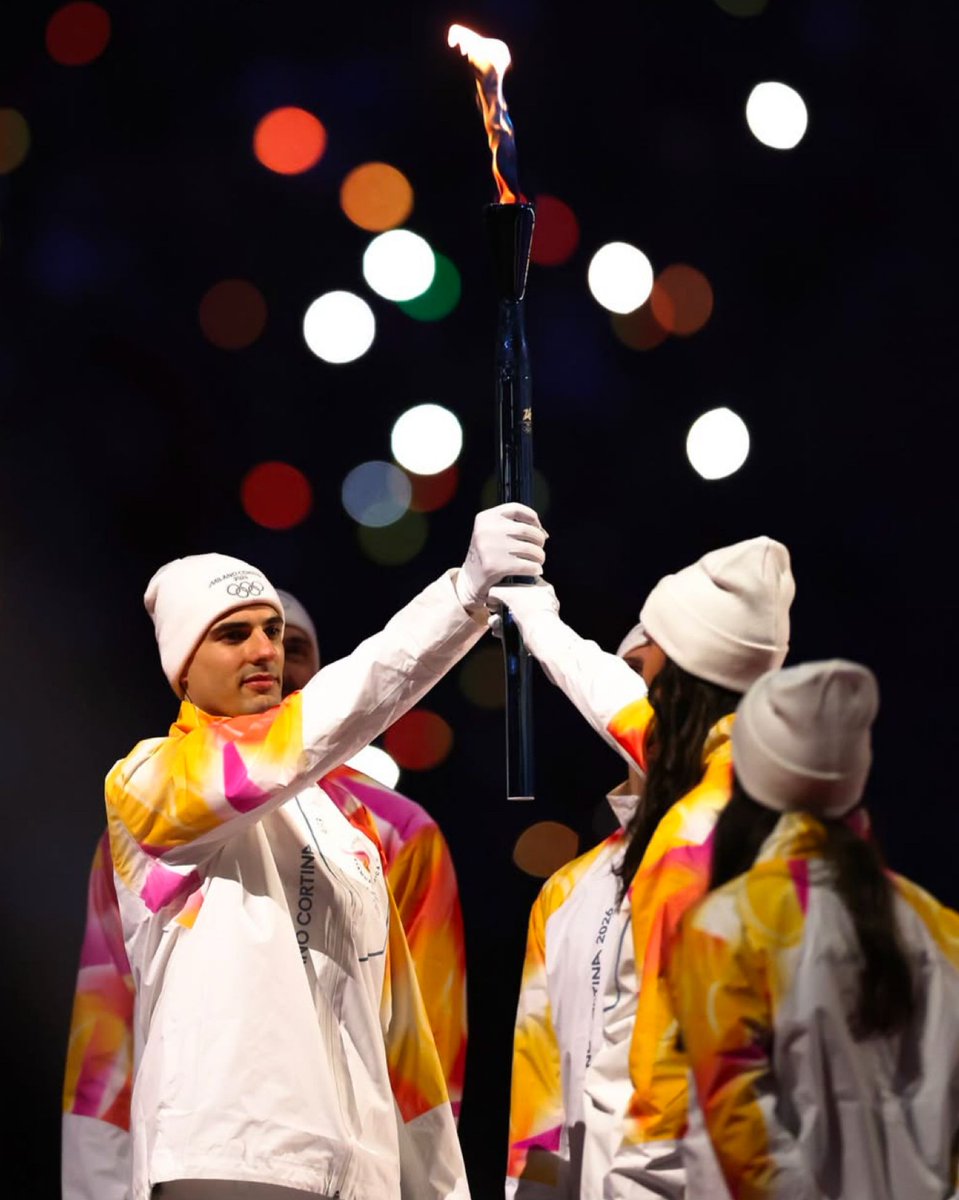 volleyballworld's tweet photo. THE ITALIAN CHAMPIONS CARRIED THE OLYMPIC FLAME 🔥🇮🇹

Volleyball stars Anna Danesi, Paola Egonu, Carlotta Cambi, Simone Giannelli, Simone Anzani and Luca Porro took part in the Opening Ceremony of #MilanoCortina2026 🤩

The World Champions joined the torch relay in an unforgettable night at San Siro Stadium, marking the start of the XXV Olympic Winter Games 🏐✨

🏐 #Volleyball #Pallavolo