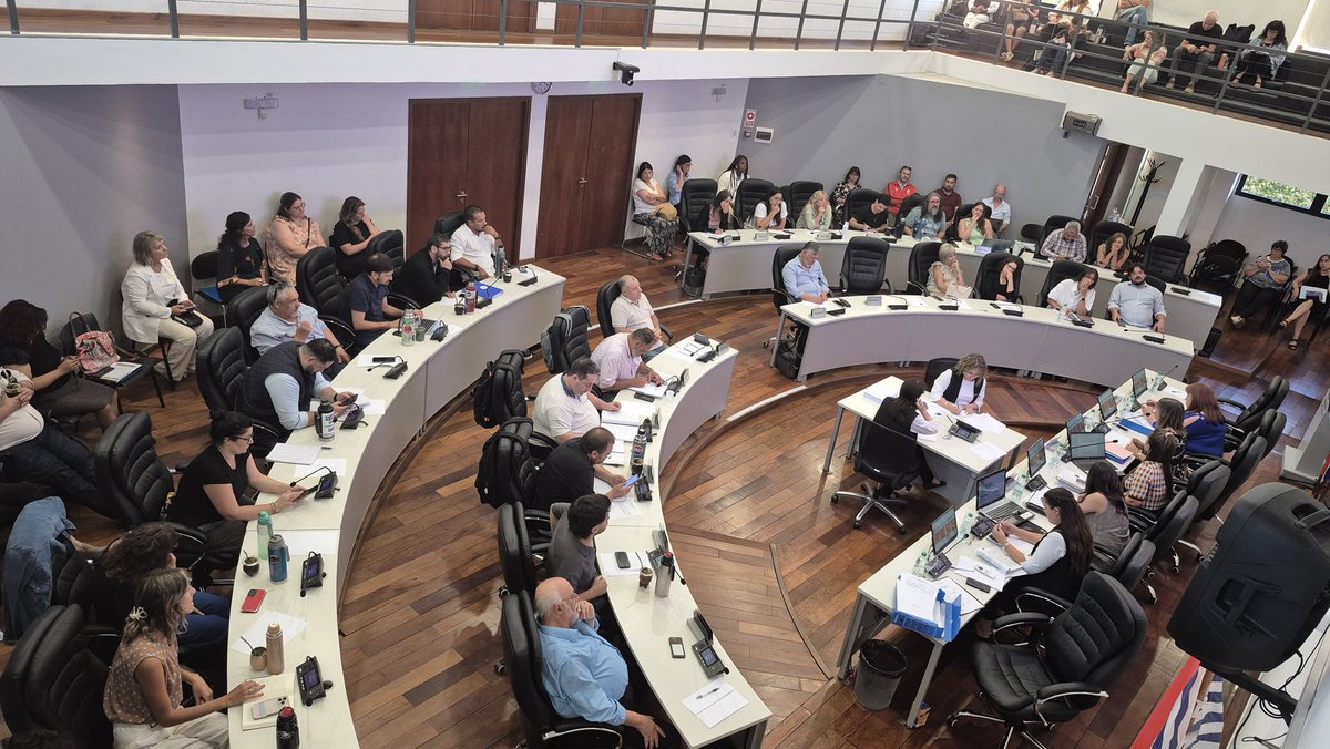 🔶️  Tratamiento del proyecto de presupuesto - 3ª instancia 

La Comisión N°1 Legislación, Texto Ordenado, Asuntos Internos, Legales y Económico- Financieros recibe al equipo del Gabinete Social de la <a href="/IdCanelones/">Gobierno de Canelones</a>