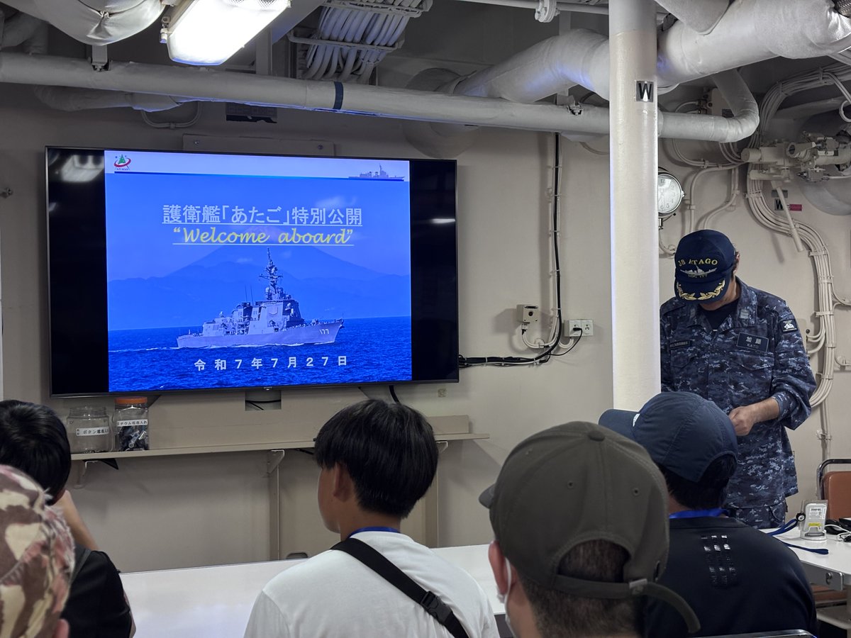 あたごの副長さんが「僕はこのイージス艦あたごの副長で二等海佐なんですが…ジパングって知ってる？角松って副長が出てくるんだけど…その彼も副長で二佐なので僕一緒ですけどね、普通、副長はあんなにアグレッシブじゃないですからね笑」なんて話していたけど、ジパング通じる人も限られそう笑