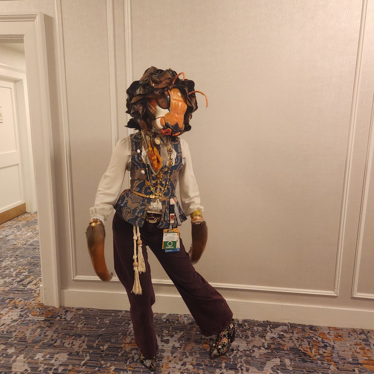 BoxBunDBF's tweet photo. Very cool suit at fur2. https://t.co/OQtZCIHySO