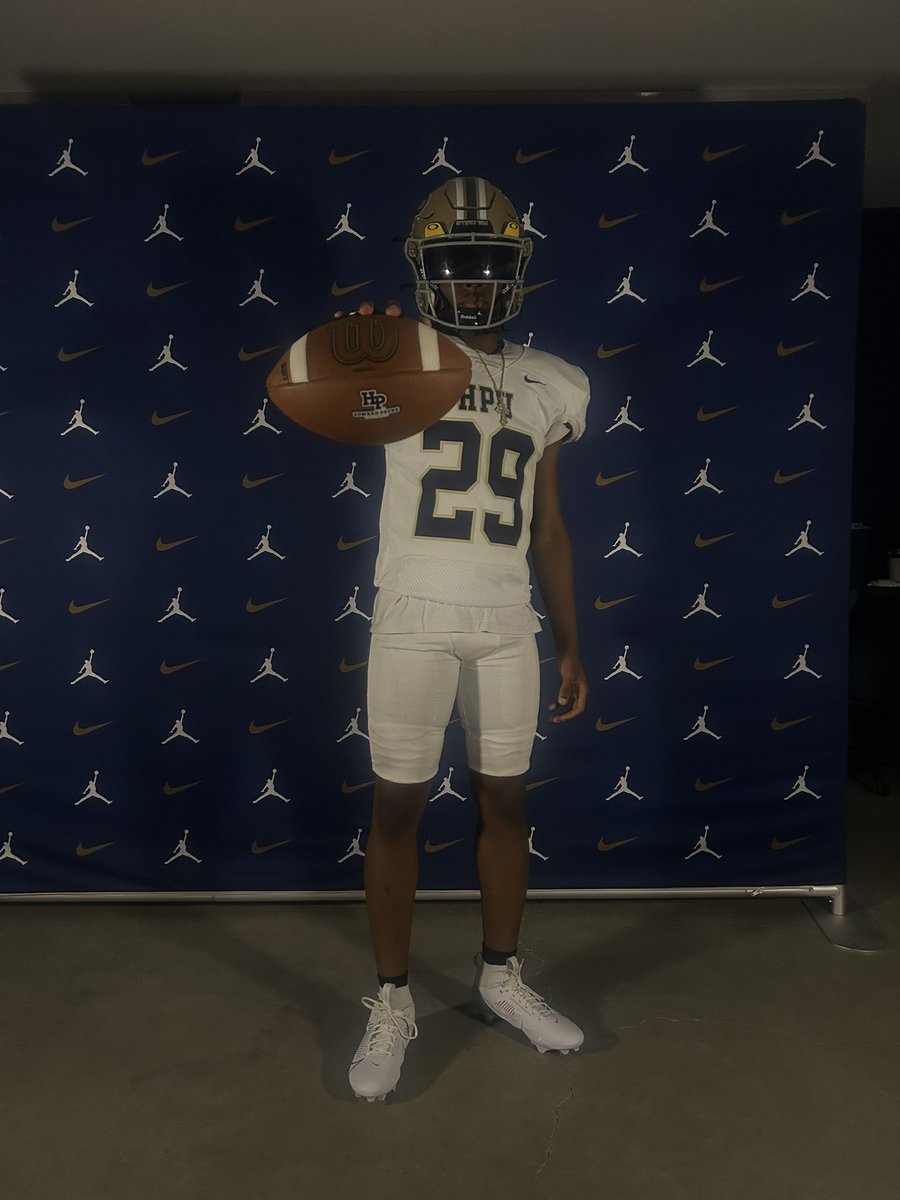 jailenjackson08's tweet photo. Thank you @CoachSnyde and @HPUFootball for the amazing visit i loved it! https://t.co/cTQsSDwn5p