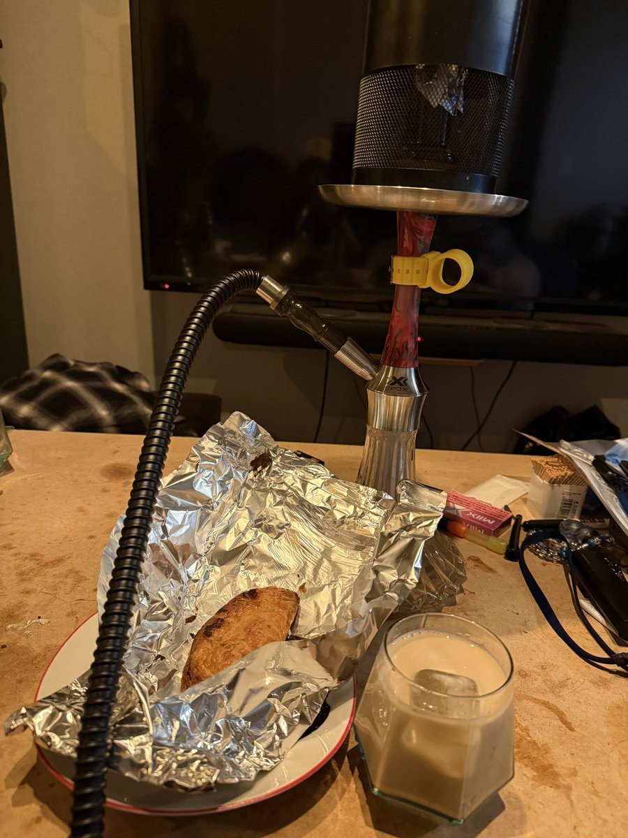 朝食セット出来た♪
誕生日プレゼントで頂いたアップルパイ🥧
シーシャはストロベリー×ライチ