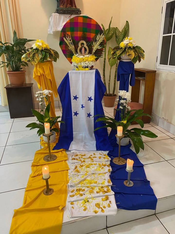 🇸🇻🙏 Desde el seminario San Oscar Arnúlfo Romero, en Santiago de María, Usulután, El Salvador, donde estudiamos los seminaristas de la Diócesis de Gracias; este es nuestro altar de la Virgen de Suyapa.

Creditos: Seminario San Oscar A. Romero