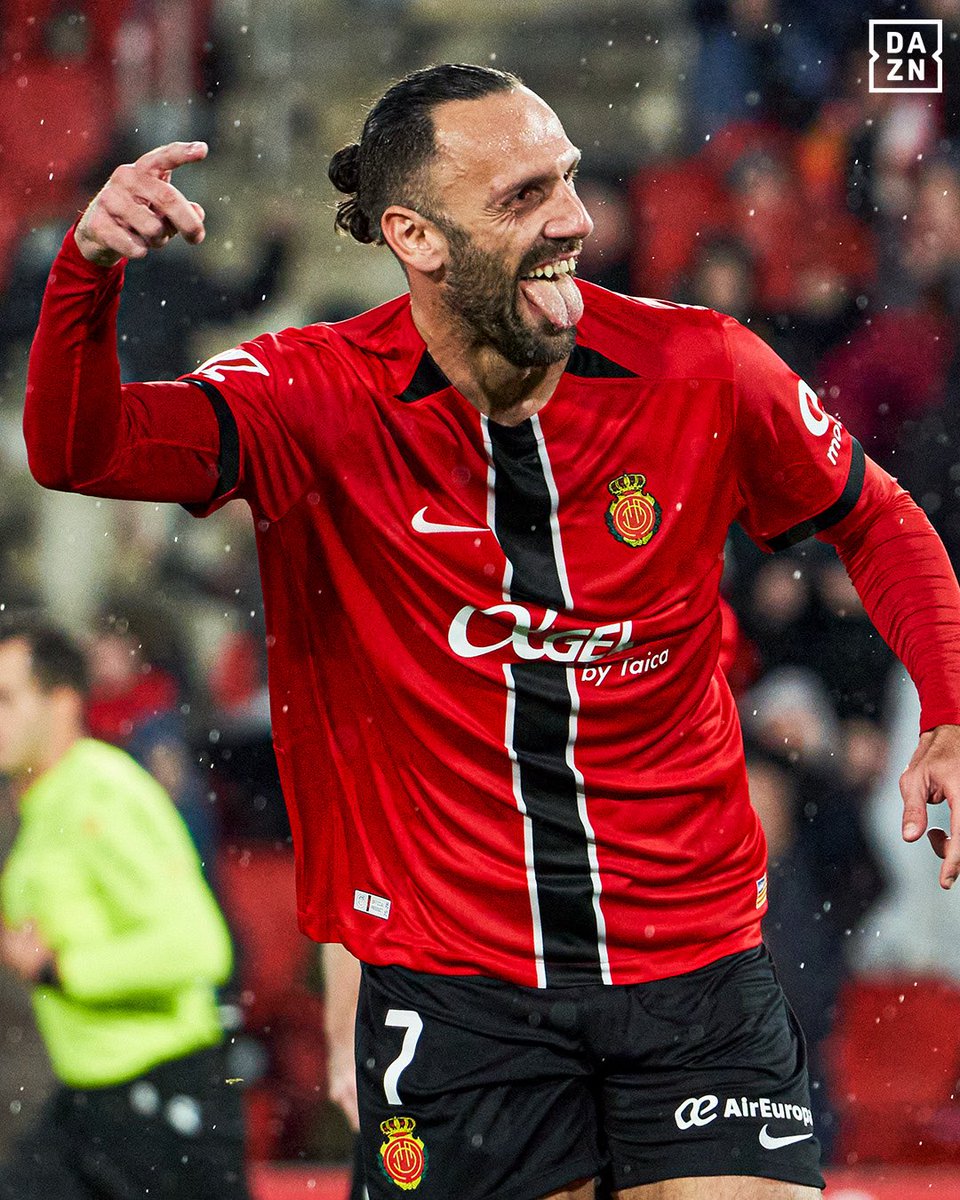 Great banter between Mallorca’s Vedat Muriqi and FC Barcelona ahead of the match 😂

#laliga