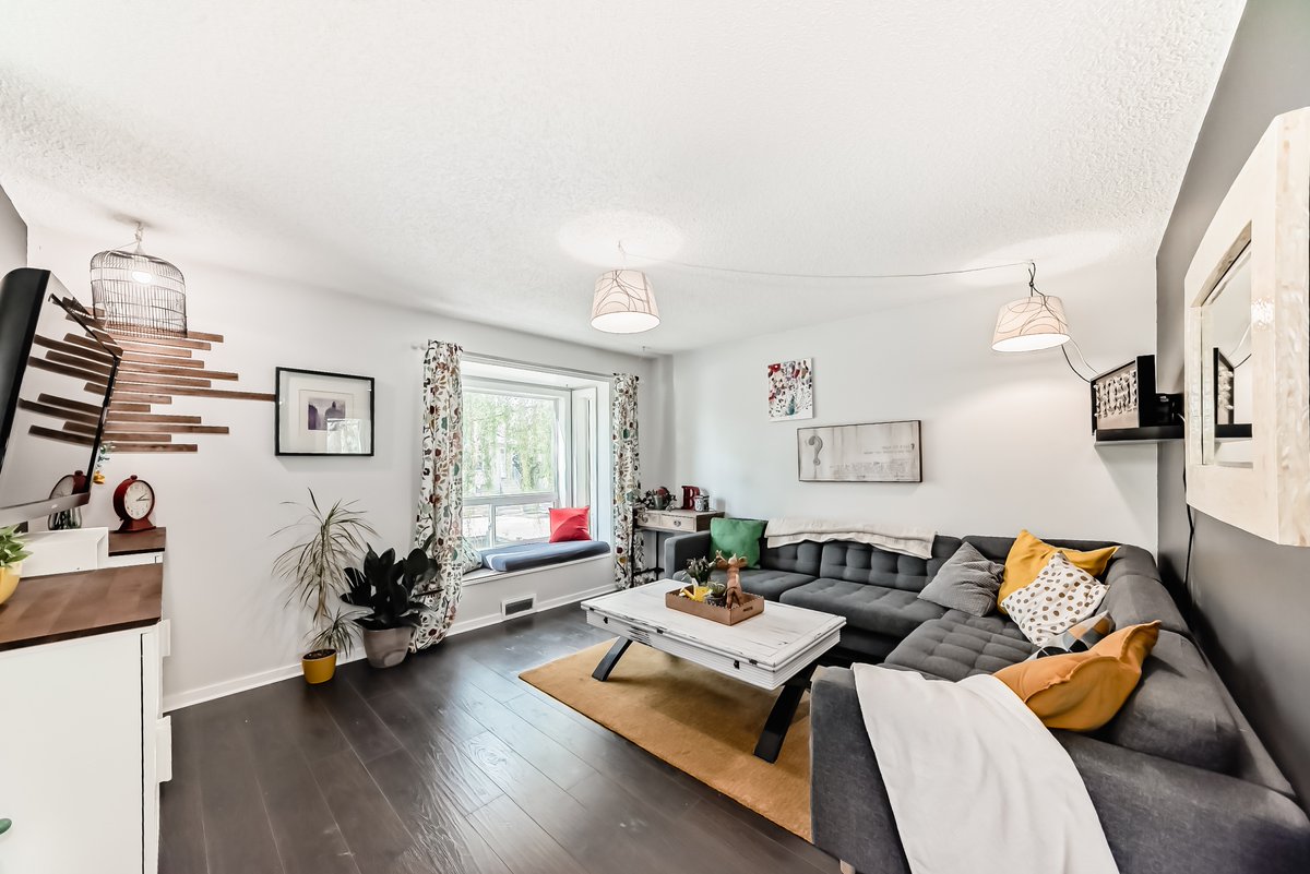 wmleesmanauthor's tweet photo. Some days I write books. Some days I sell properties. 
Today, it's both!

A2283475 • UPDATES • $480,000 • https://t.co/UJO2l2bSud •

yyc real estate • calgary homes for sale https://t.co/3cpDVM7tq2
