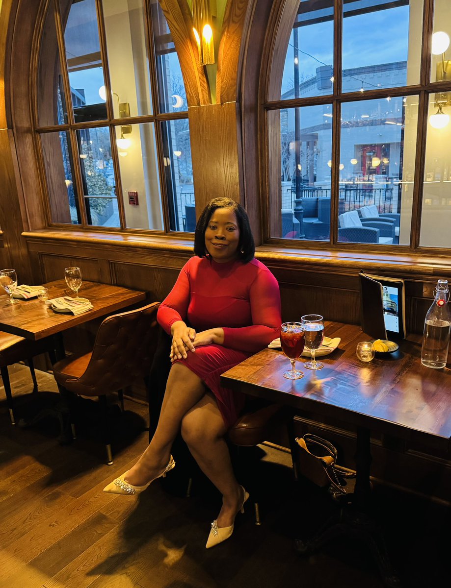 lasheikcalhoun's tweet photo. Lady in red 🌹#birthdaydinner #Chapter47 #AquariusSeason https://t.co/K13V5njF7L