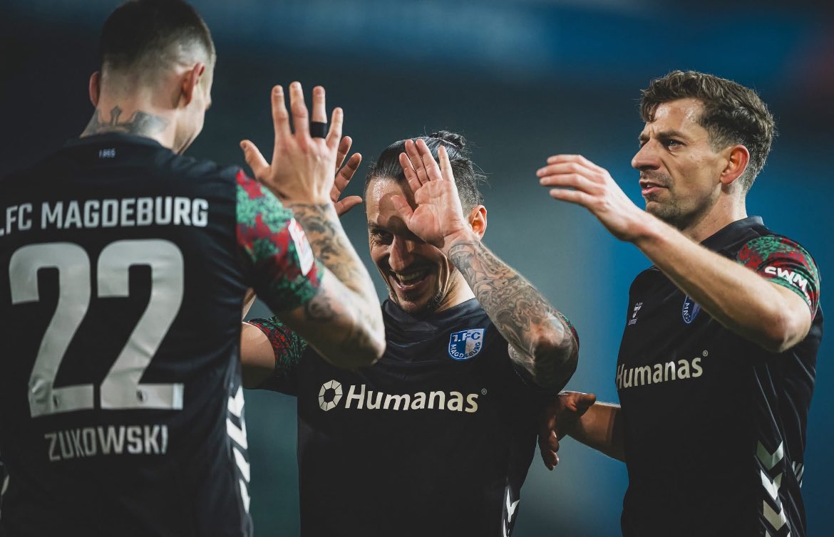 1fc_magdeburg's tweet photo. 😄 Abjeklatscht!
📂 Alle Fotos vom Auswärtssieg in Fürth findet Ihr in der Galerie unserer 📲 FCM-App.
📸: FCM / Norman Seidler
—————
#SGFFCM
#EINMALIMMER https://t.co/AfwUOu3C4m