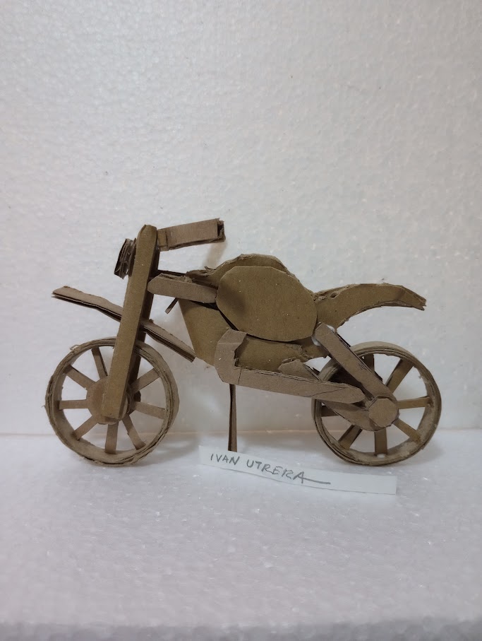 ivanutrera's tweet image. motocicleta de carton