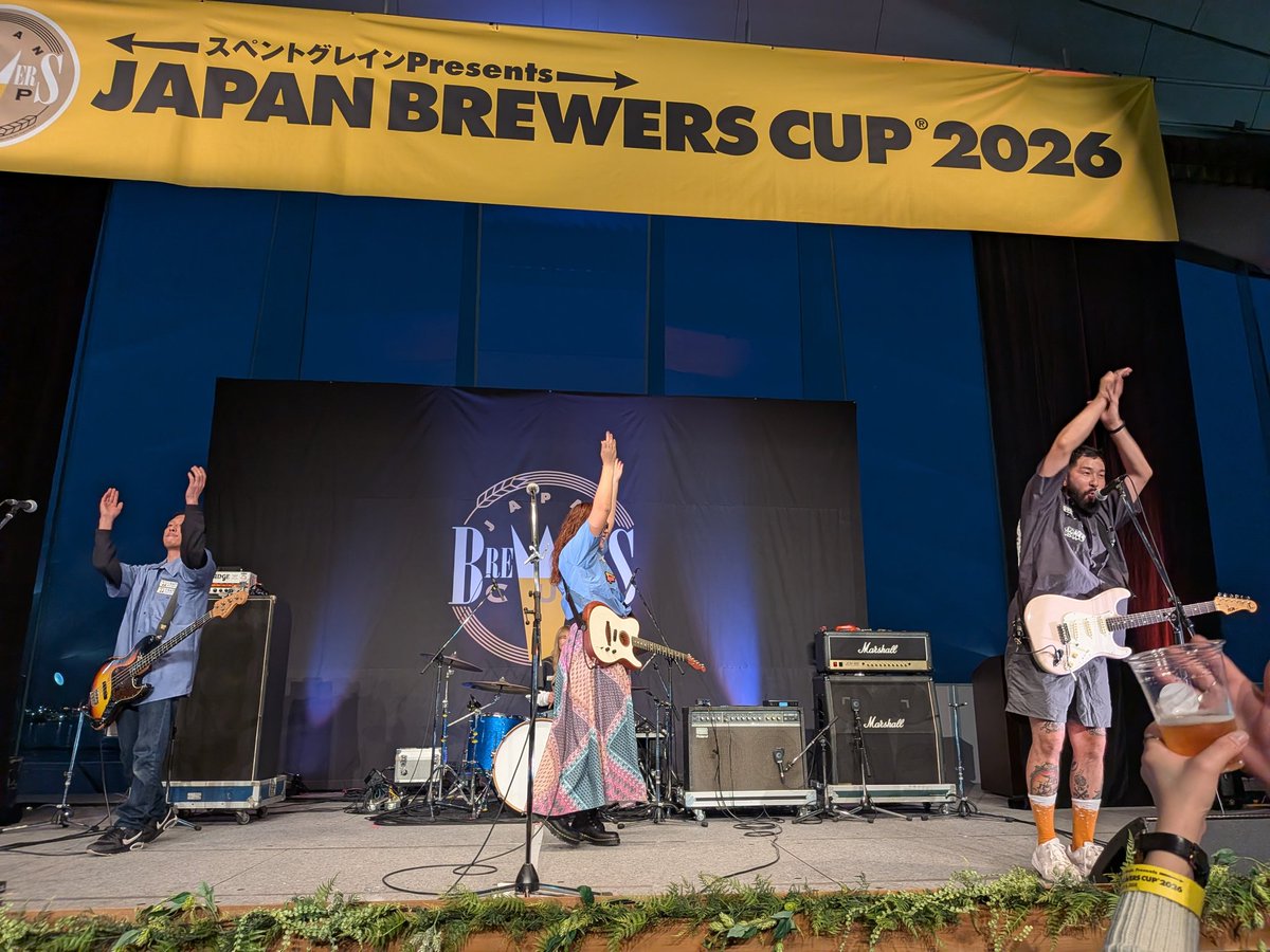 zingerchan's tweet photo. 2026.2.6
JAPAN BREWERS CUP 2026
クラフトビールの授賞式、祭典なのですがライブがとにかく良い❤️
お酒の入ったのんべぇたちのテンションも相まって面白く、毎年大好きなステージです♪
ローカルパインツ、bird
目の前で揺れて歌って最高🙌❤️
#THELOCALPINTS
#bird https://t.co/33WjO1Khi4