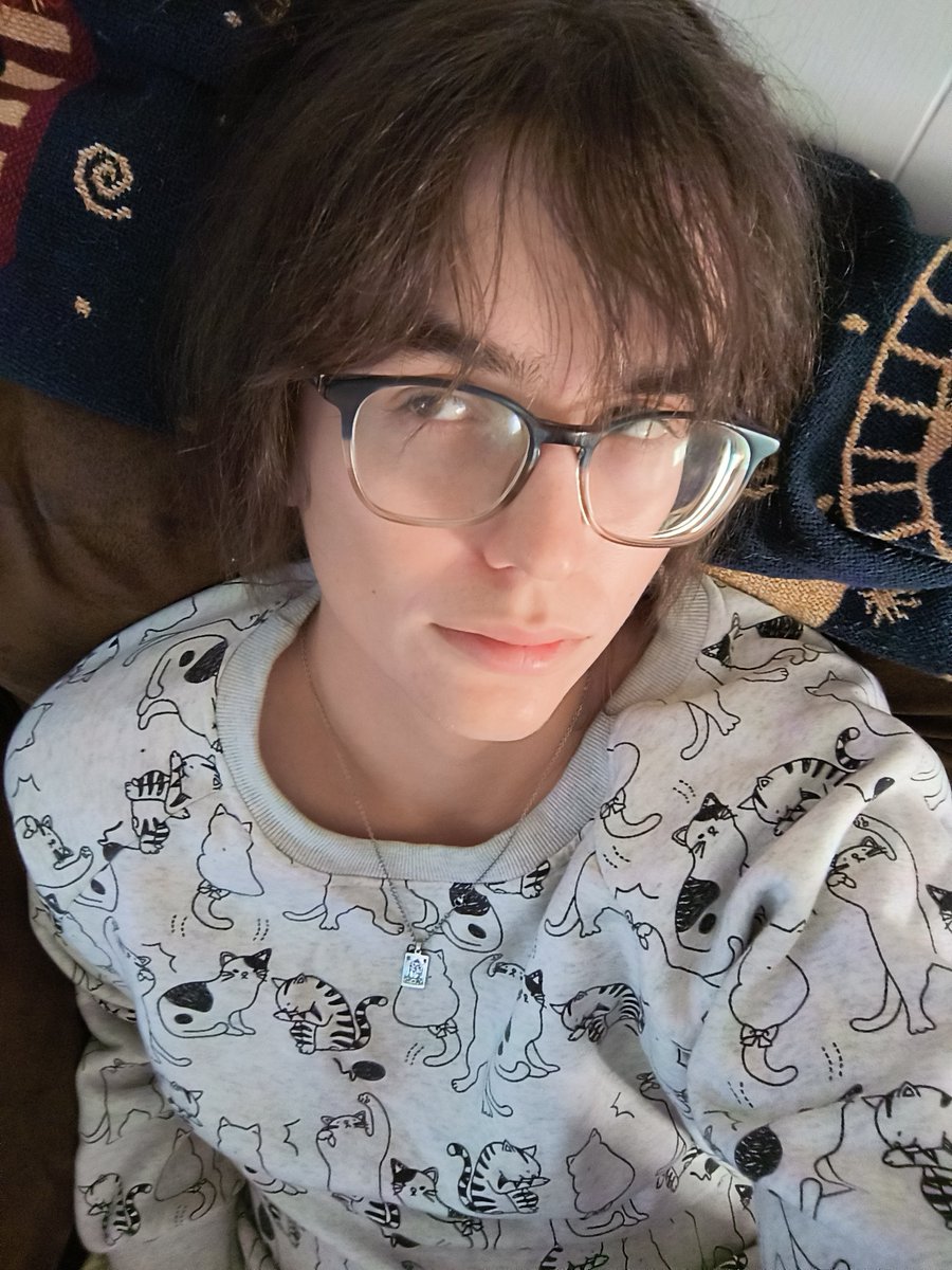 Kit_kat_4's tweet photo. Im the type of sick that i can't taste anything. I just wanna put on goth makeup and bully men on the Internet https://t.co/ysWESH1SIu