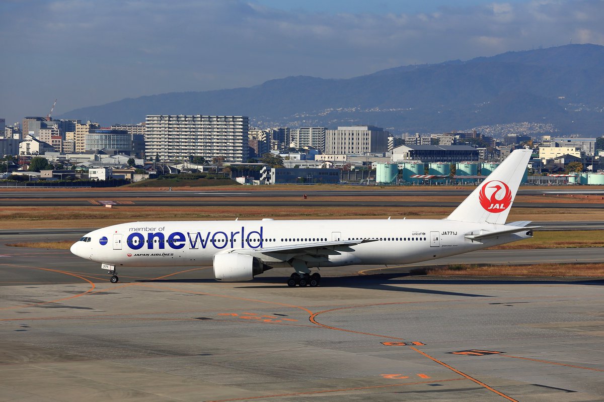 KokezaruT's tweet image. おはようございます。
過去画像です。
JA771J B777-200
#JAL 
#oneworld 
#伊丹空港