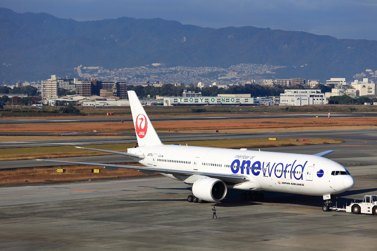 KokezaruT's tweet image. おはようございます。
過去画像です。
JA771J B777-200
#JAL 
#oneworld 
#伊丹空港