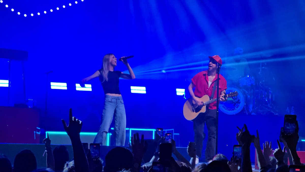 Sebman90's tweet photo. Heute mal wieder die Lieblingsband live gesehen! #AllTimeLow https://t.co/z3355E24X6