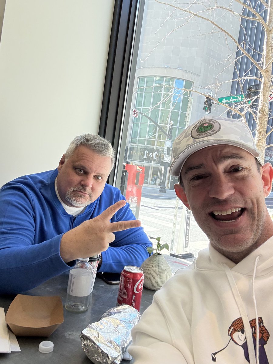 tng8r's tweet photo. Great to finally meet and hang with my guy @PeterBurnsESPN ! Do t worry @ChrisDoering i kept the Gator talk going. Appreciate you Pete! #bestweekever https://t.co/FzFZ3tpdqh