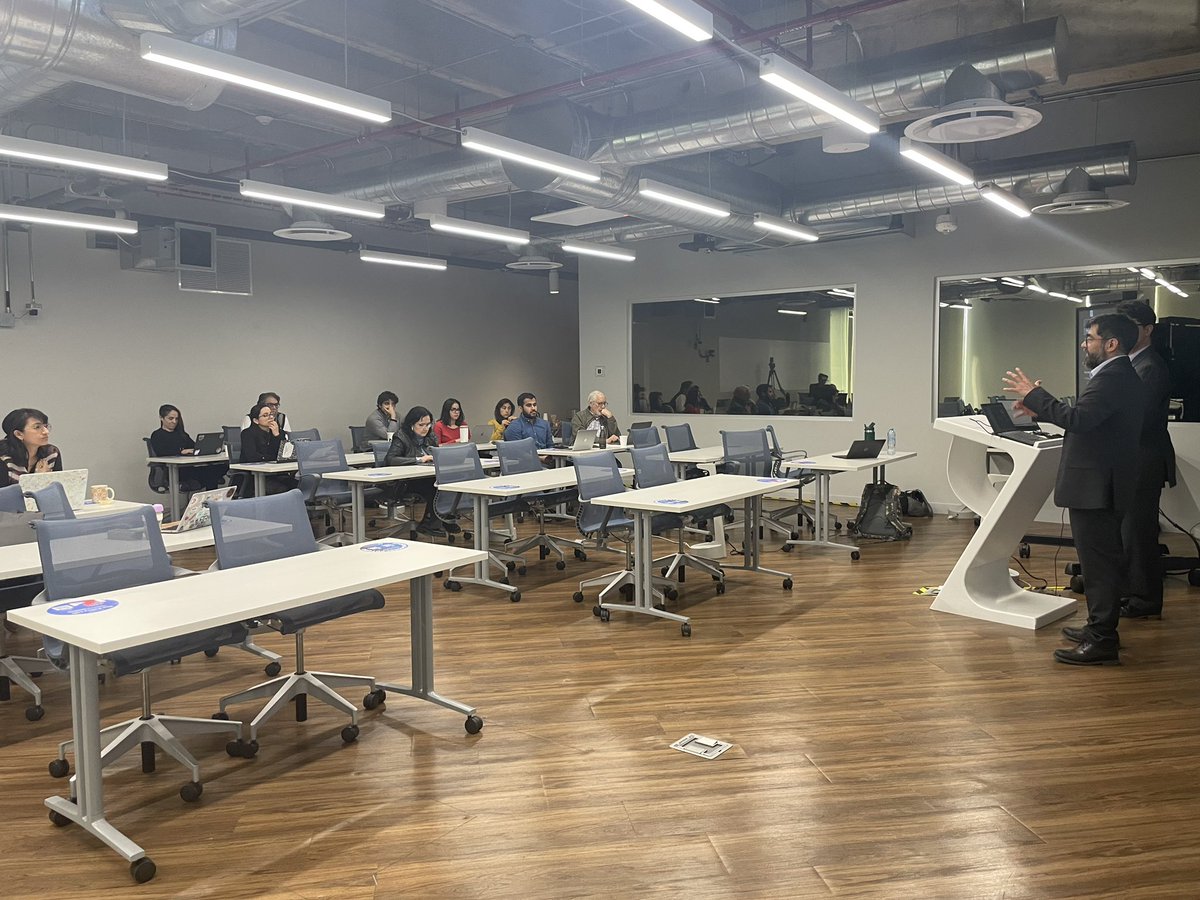 Escuela de Gobierno tweet media