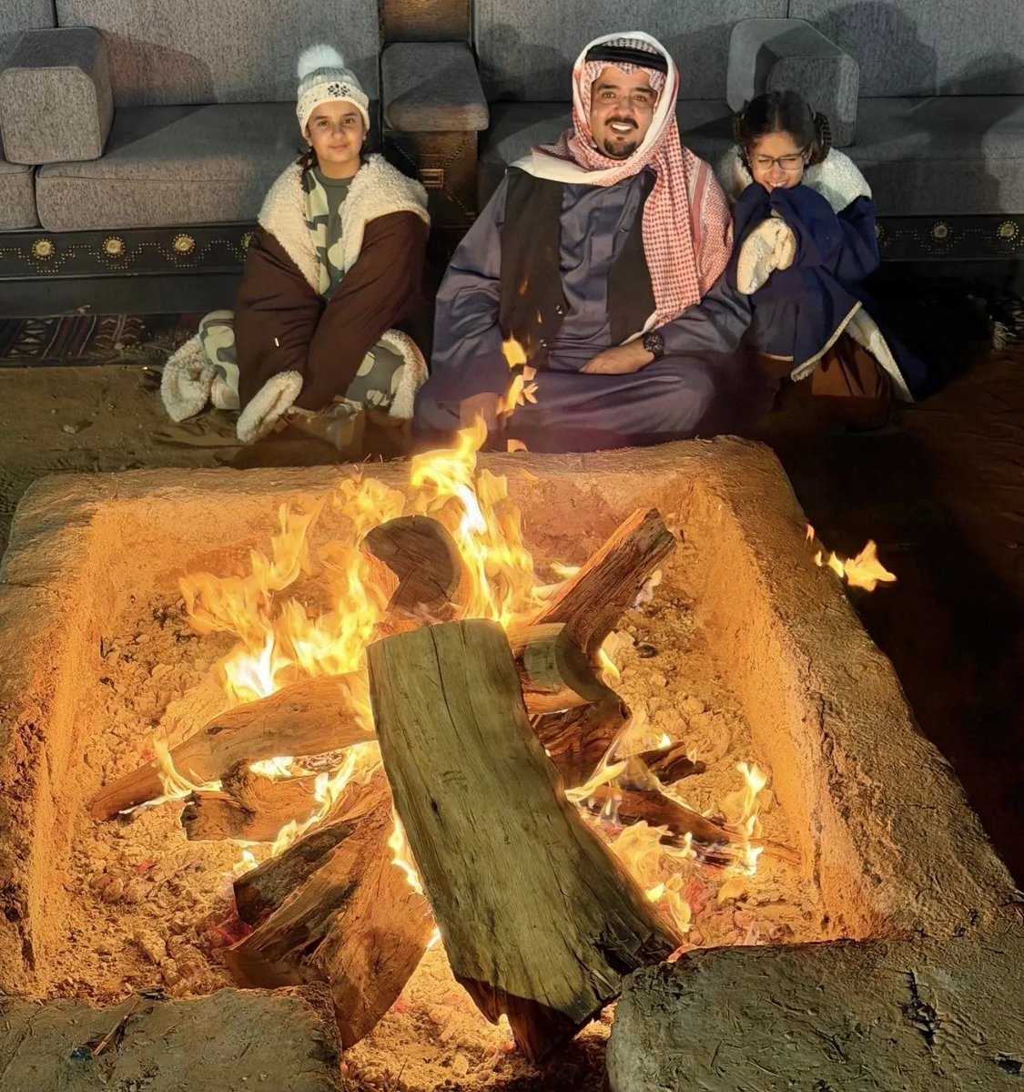 اللهم احفظ عبدالعزيز بن فهد بحفظك واحفظ له بناته الجوهرة ولطيفة وارزقه برهن وأطل في عمرهم وبارك لهم فيه واجعلهم من السعداء في الدنيا والآخرة