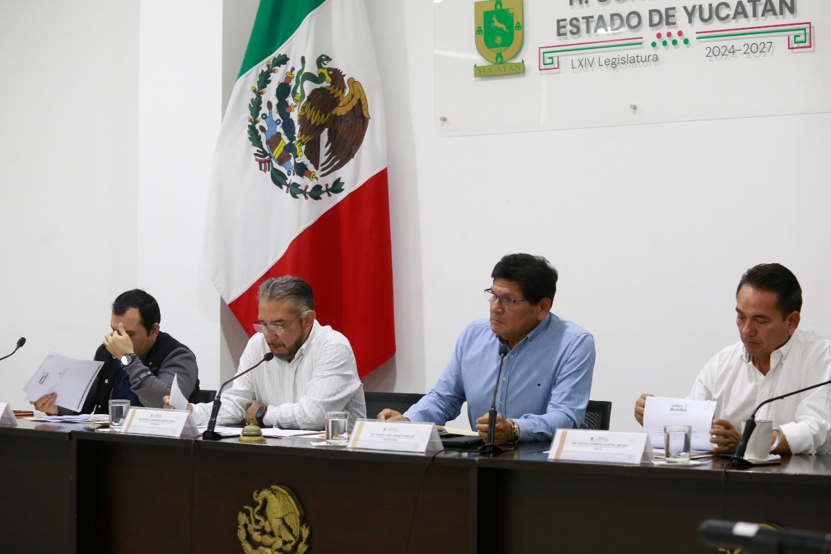 Analizan en comisiones nueva Ley del Sistema Estatal de Seguridad Pública

La Comisión de Puntos Constitucionales y Gobernación también distribuyó diversas reformas a la Ley de la Agencia de Transporte y a la Ley de Tránsito y Vialidad, entre otras.➡️tinyurl.com/3kfd9rpm