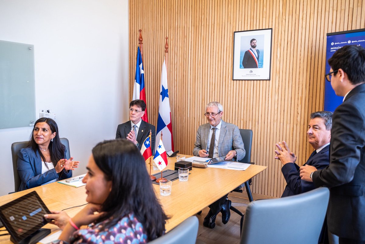 Embajada de Panamá en Chile tweet media