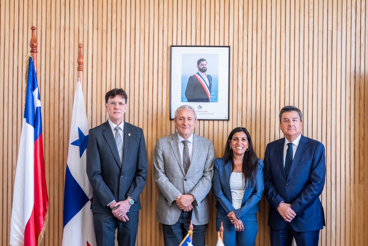 Embajada de Panamá en Chile tweet media