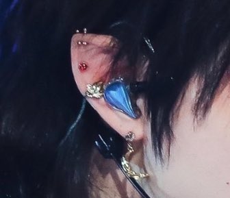 귓구멍에 ㅈㄴ 박혀있는거
왜케 좋지 쓸려서 빨개진 모습이 더 아파
날카로운 손톱과 화려한 장신구는 덤