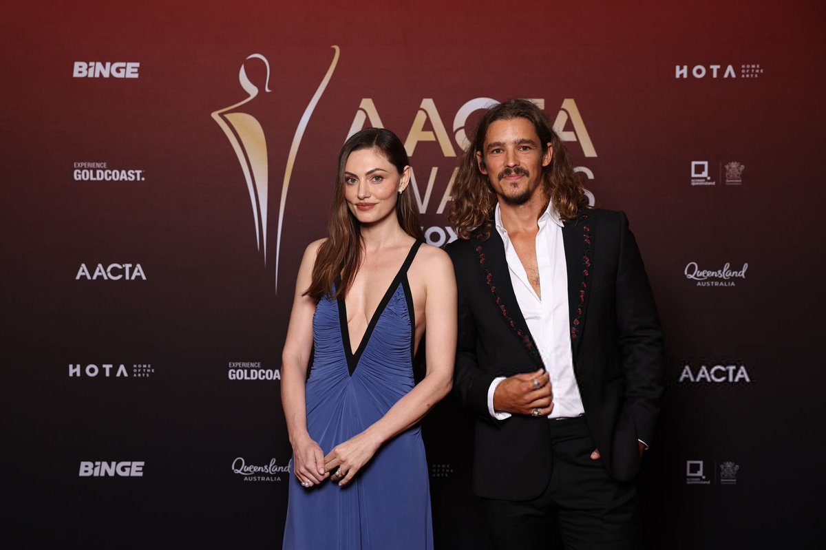 Phoebe Tonkin Web tweet media