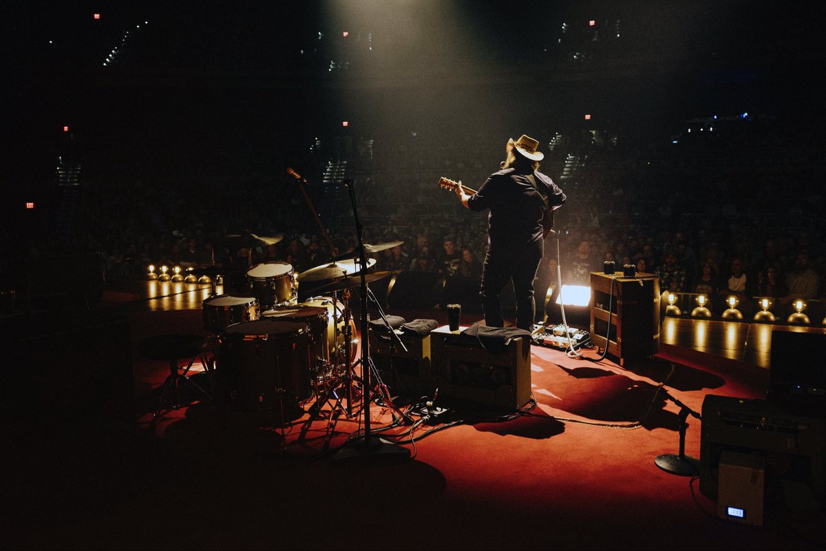 Chris Stapleton tweet media