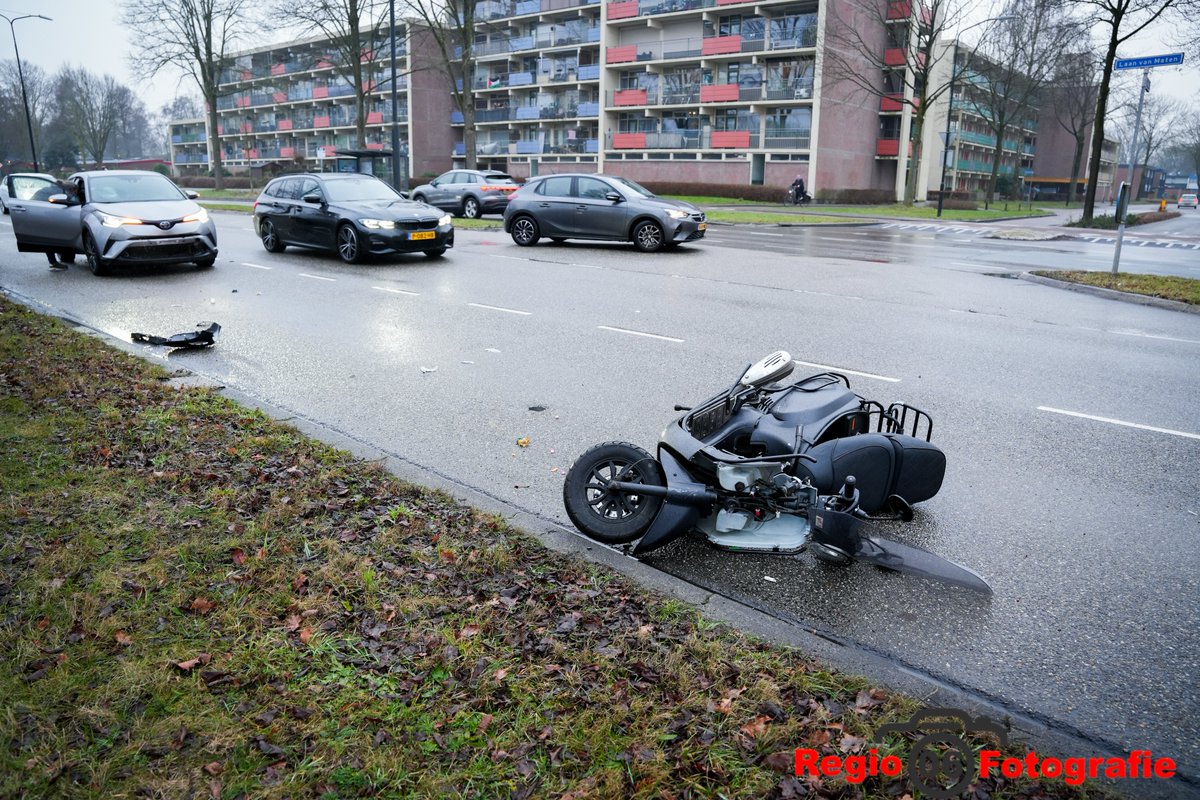 Scooterrijder in botsing met automobilist