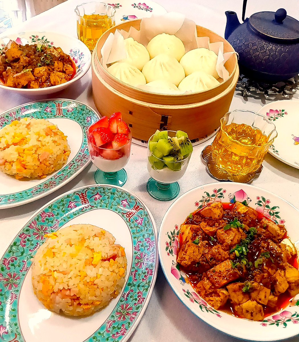 週末の中華ブランチ🐼

黒麻婆豆腐
炒飯
ミニ肉まん
フルーツ杏仁豆腐です🎶