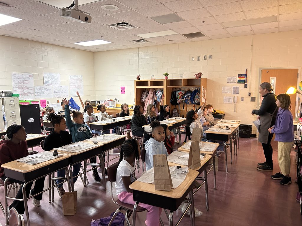 STOKEDTeaching's tweet image. The kids had an amazing Colonial Field Trip yesterday! So many skills learned! #UnlockPotential #WeAreRacers @RCE_HCS